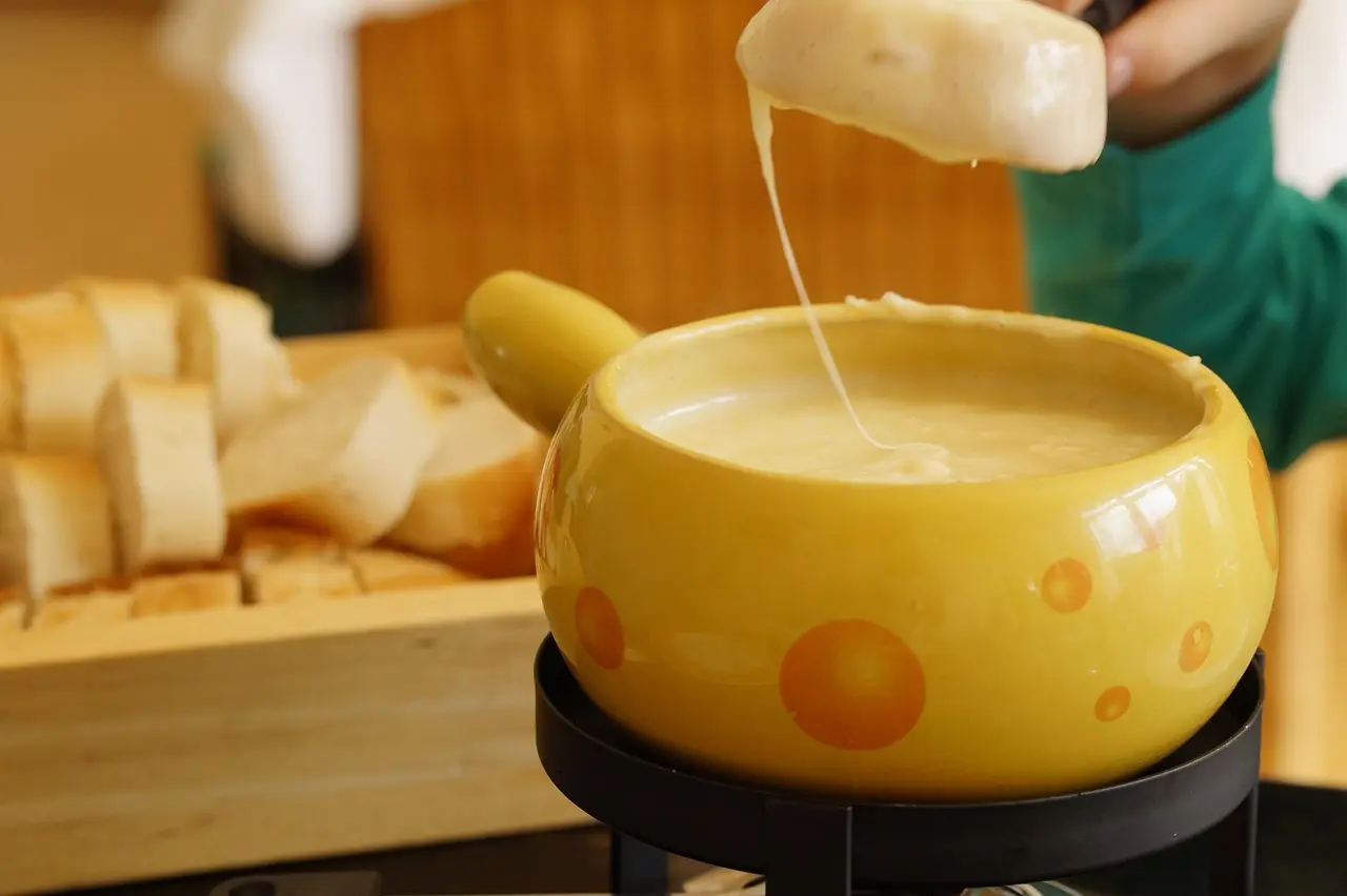 Hvordan kan jeg dekorere min fondue, så den ser ekstra indbydende ud?